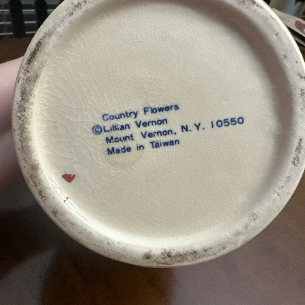 PITCHER VTG Lillian Vernon‎ 